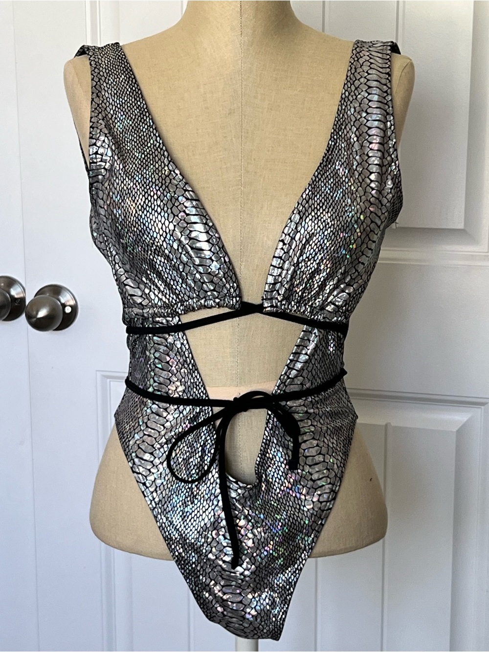 Holographic Monokini Snake Print One Piece Swimsuit Black Trim Size Large - Picture 2 of 10
